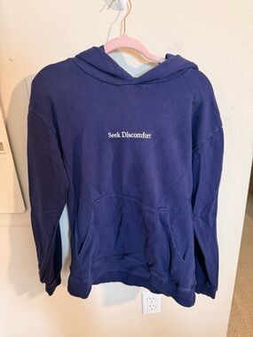 Seek Discomfort Men's Navy Seeker Pullover Hoodie Size M